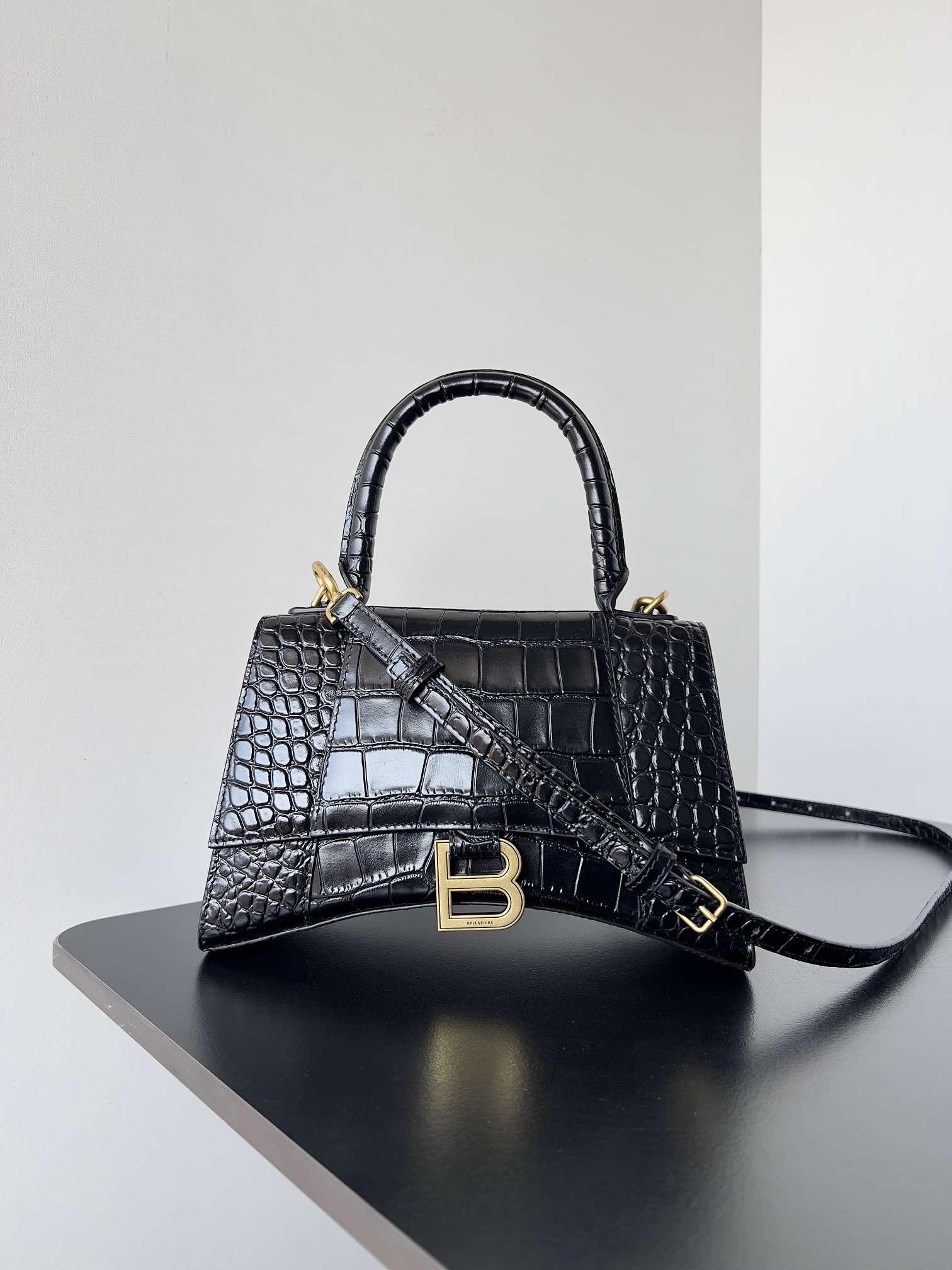 Balenciagα Hourglass 70034/crocodile black with gold buckle