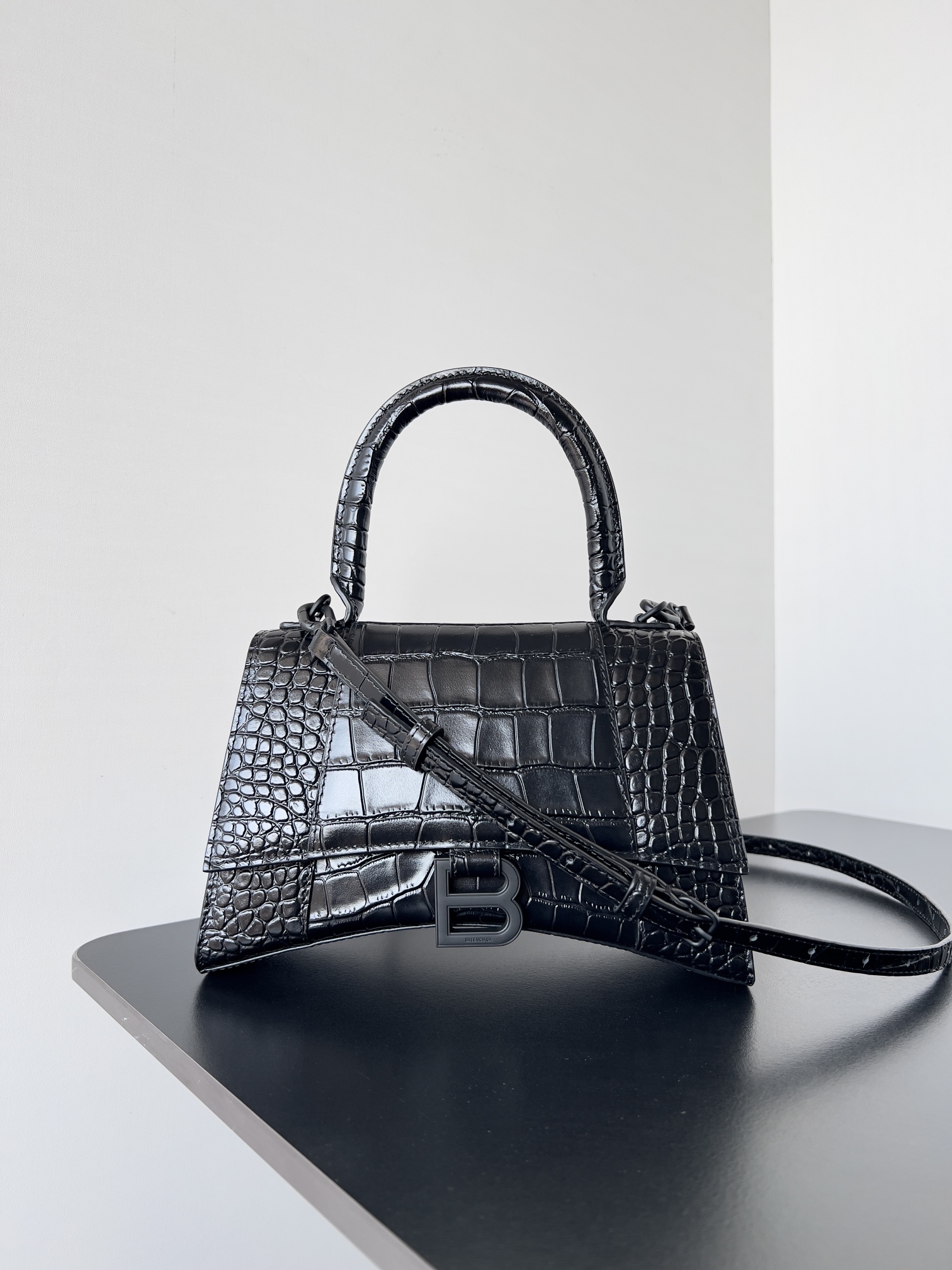 Balenciagα Hourglass 70034/crocodile black with black buckle