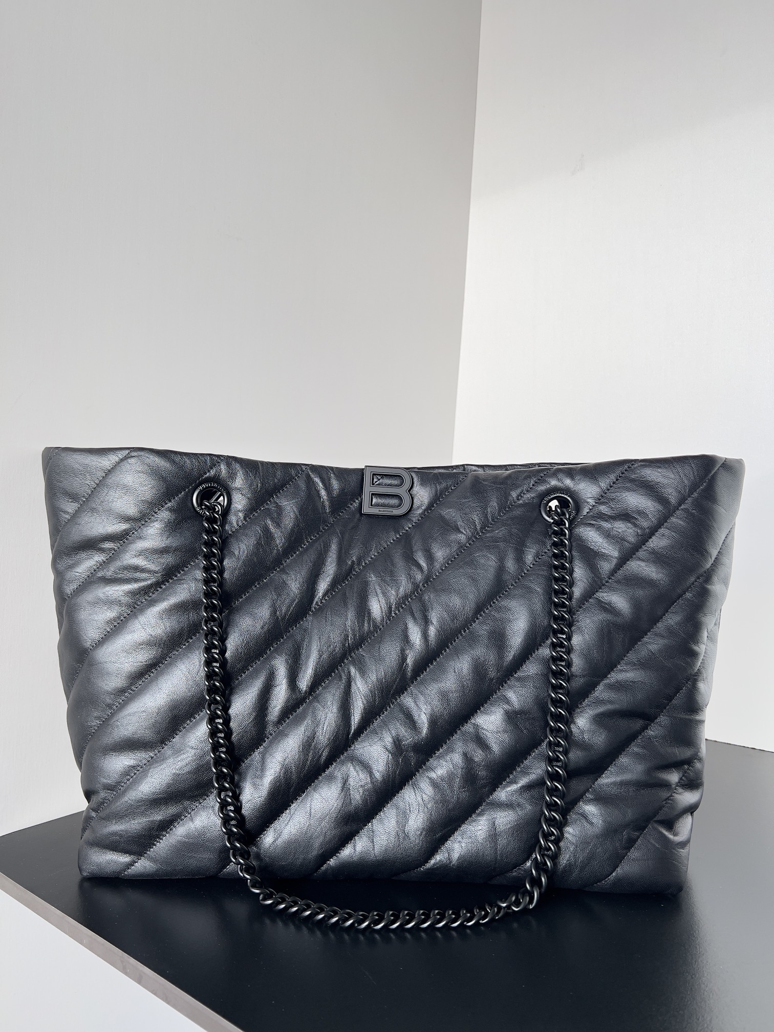 Balenciaga crush carry-all 1071