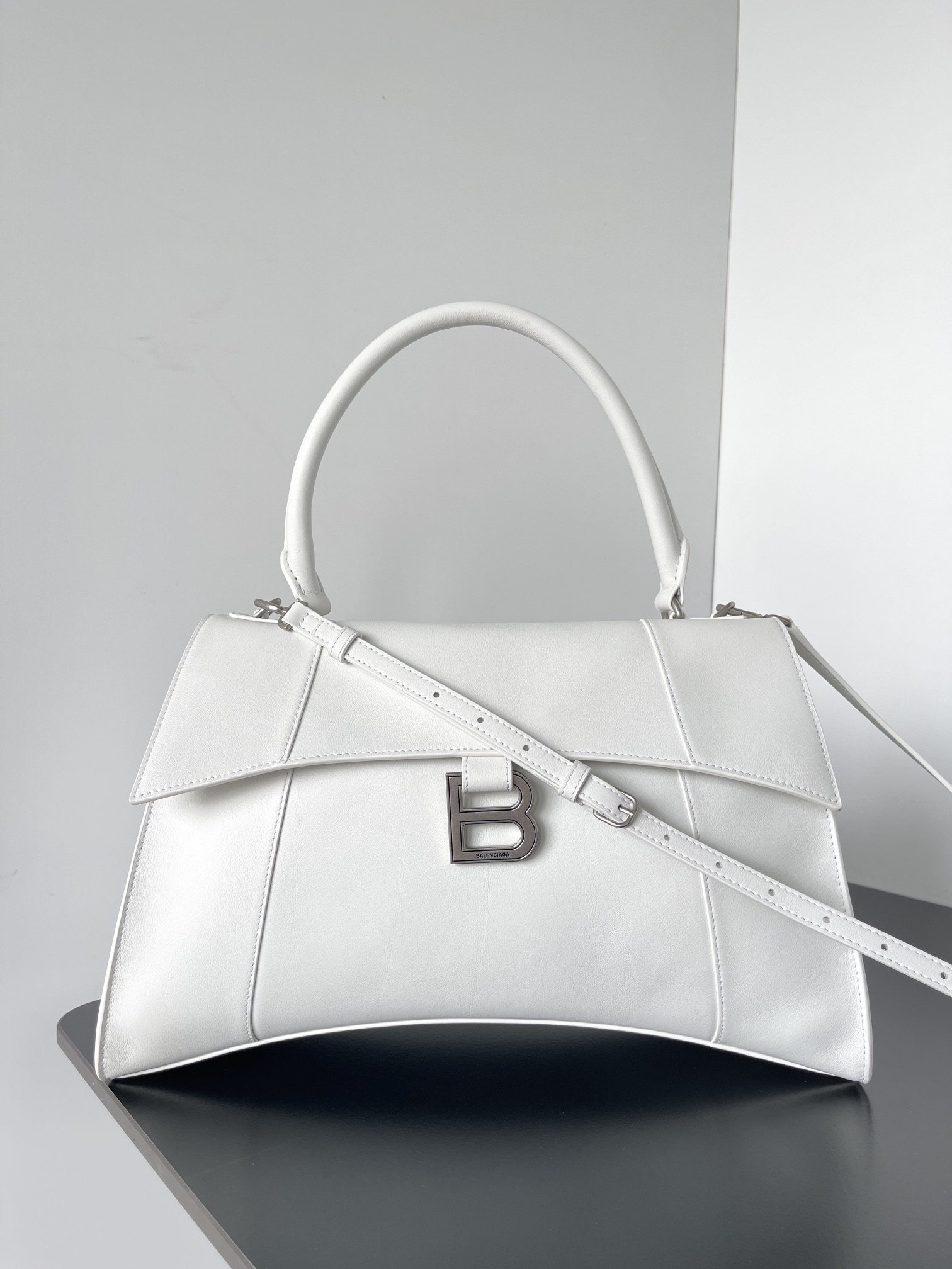 Balenciaga*hourglass soft Hourglass Soft/Medium White