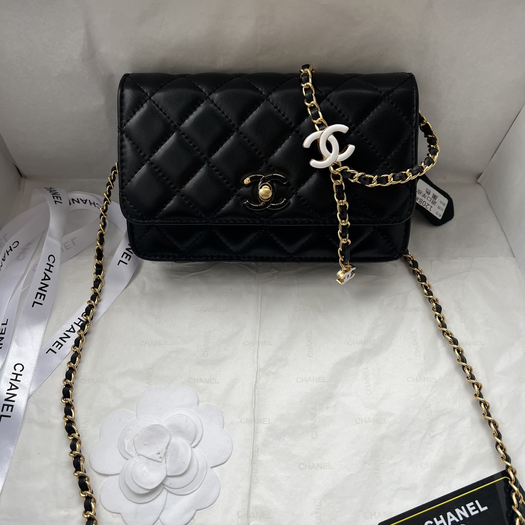 Chanel 24A Double C Enamel Buckle WoC black 1208