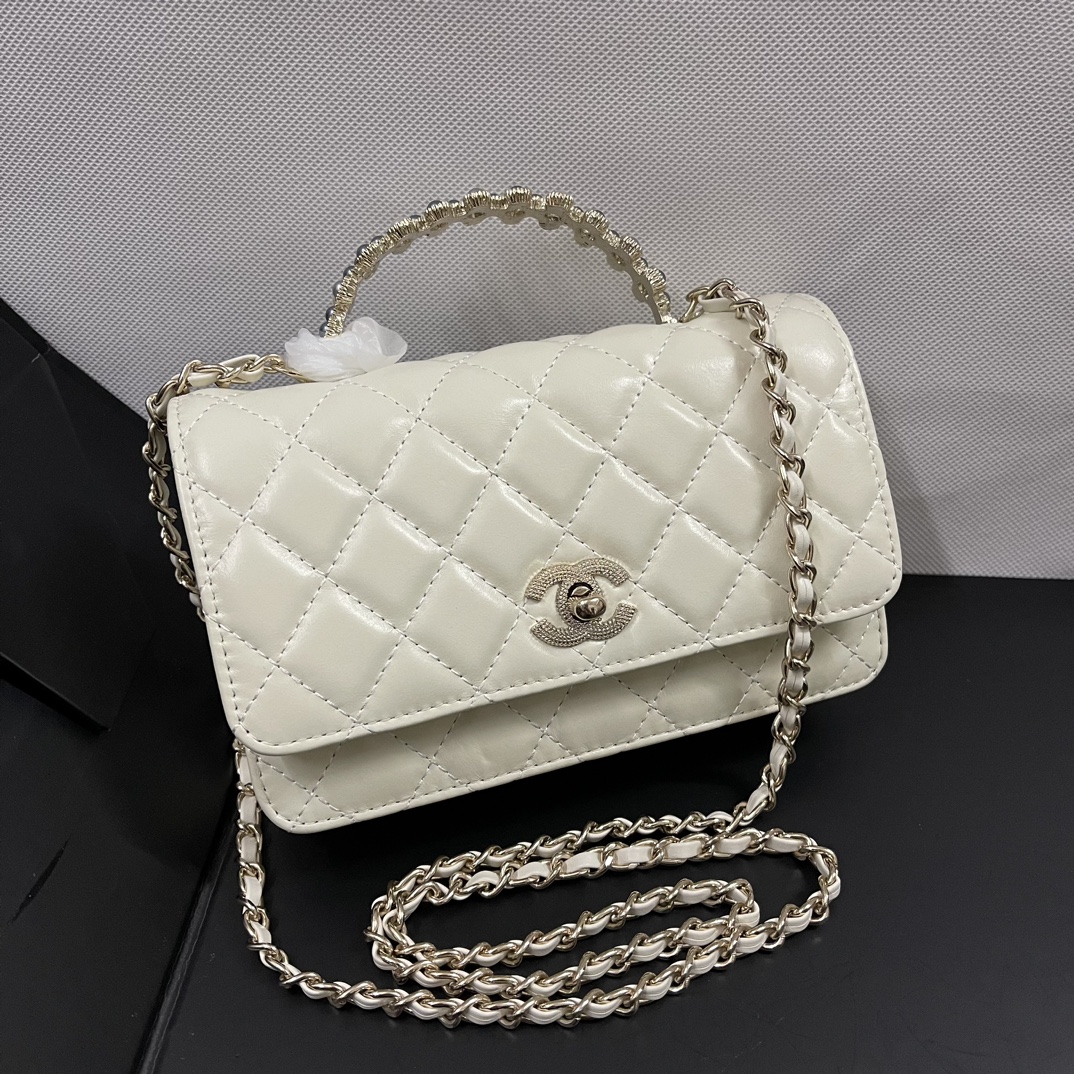 Chanel 24p pearl handle woc 510 White Three-color&single-ply