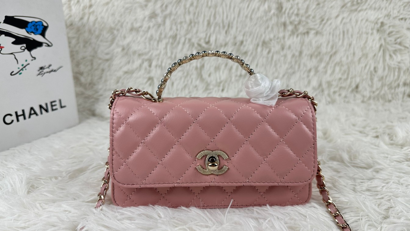 Chanel 24p woc pearl grip 511 Pink top-grain oil-waxed leather bilayer