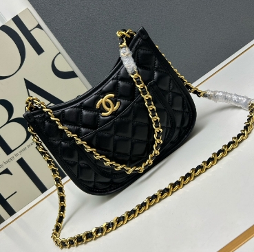 Chanel Horizontal Lambskin Tote Bag 3305