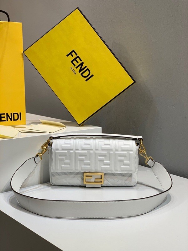 FENDI BAGUETTE FHN-2020-124189