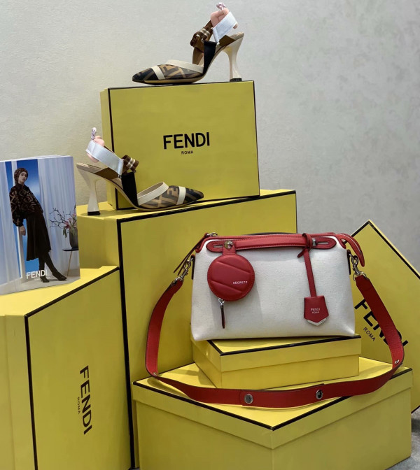 FENDI BY THE WAY MEDIUM FHN-2020-124216