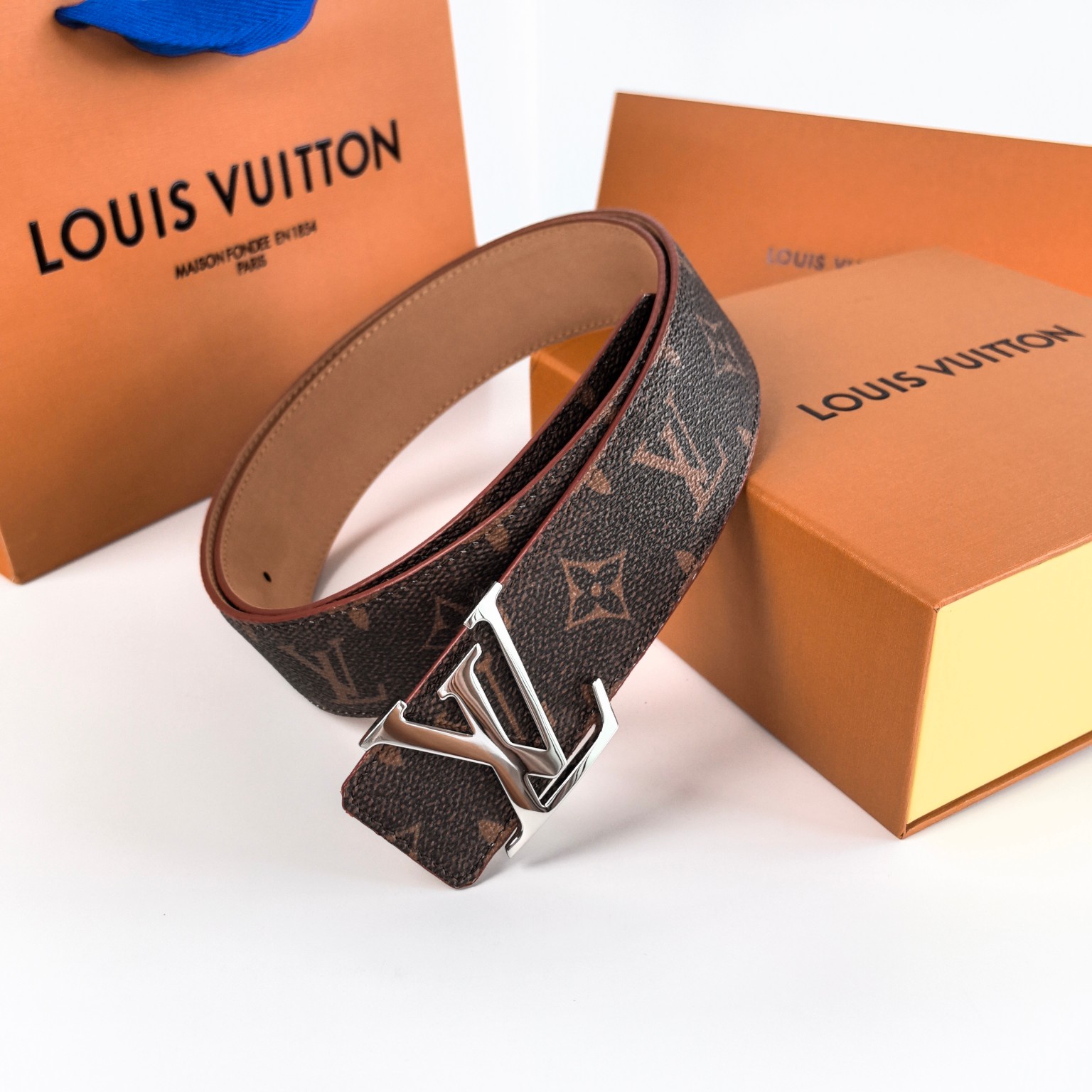 replica Louis vuitton Classic New Belt 2658