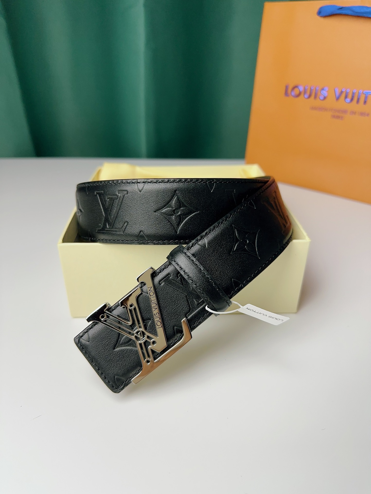 replica Louis vuitton Classic New Belt 2679