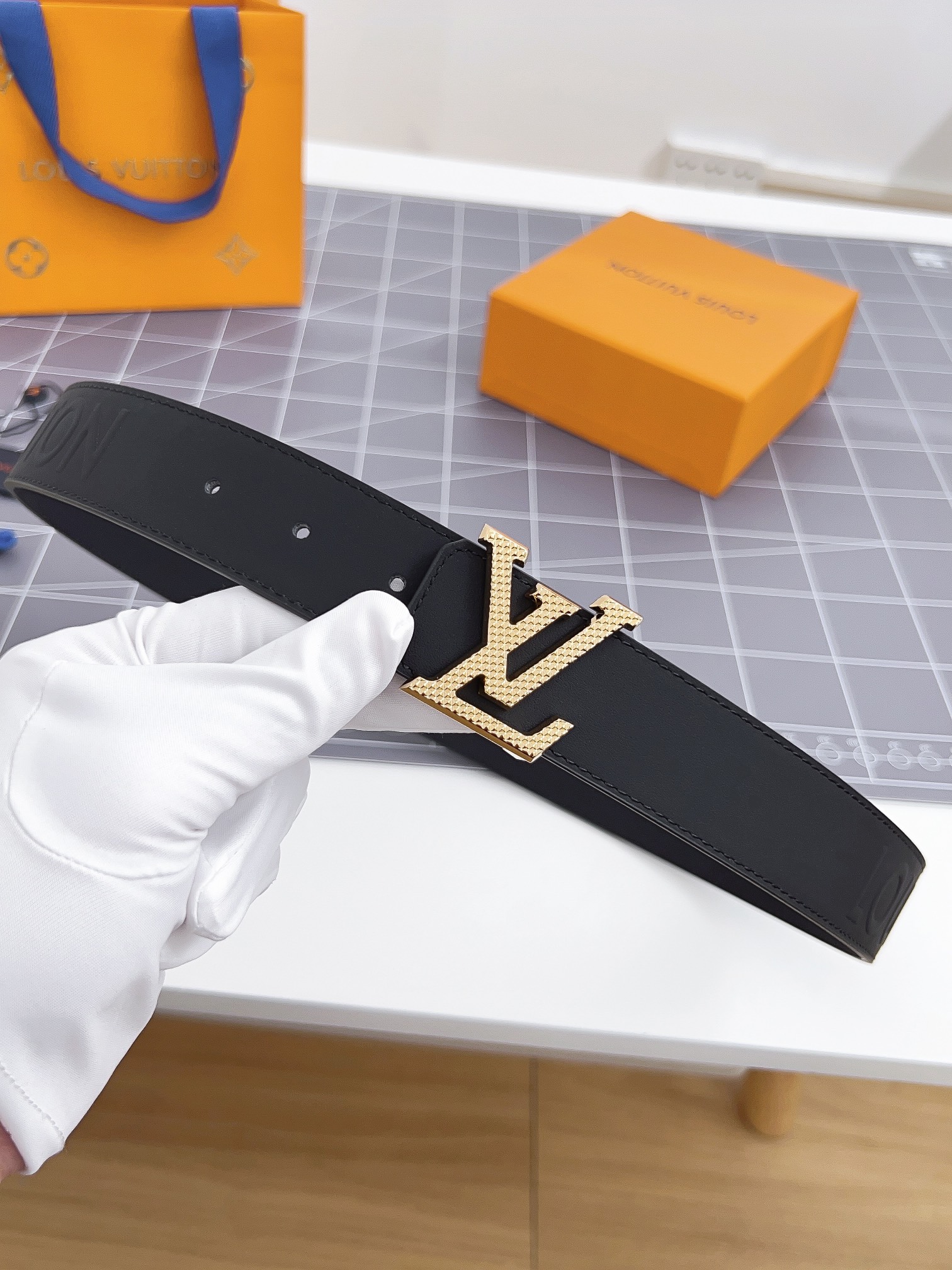 replica Louis vuitton Classic New Belt 2705