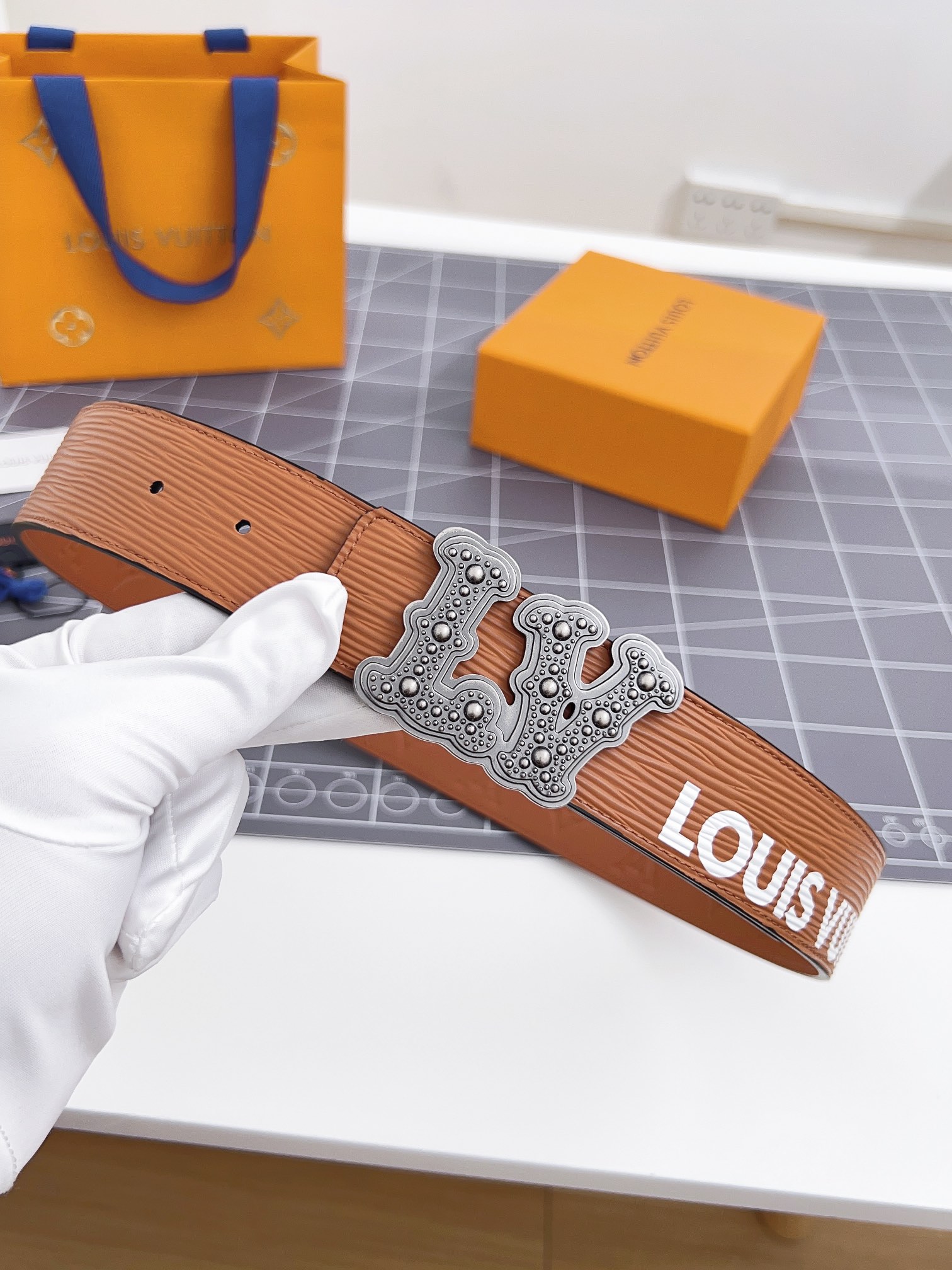 replica Louis vuitton Classic New Belt 2713