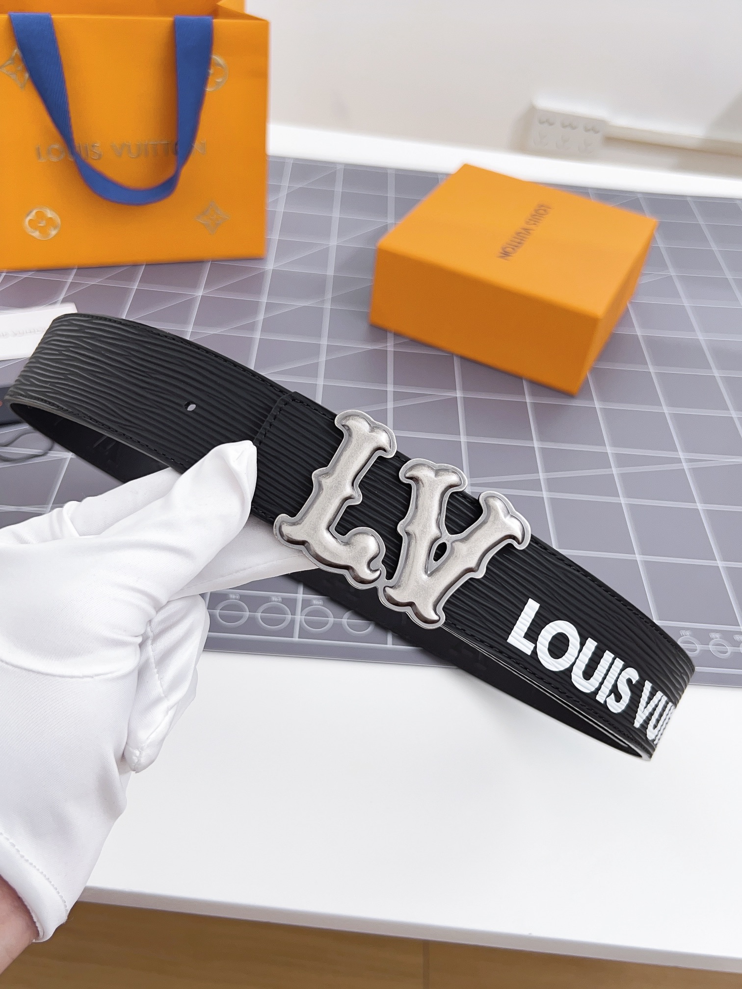 replica Louis vuitton Classic New Belt 2716