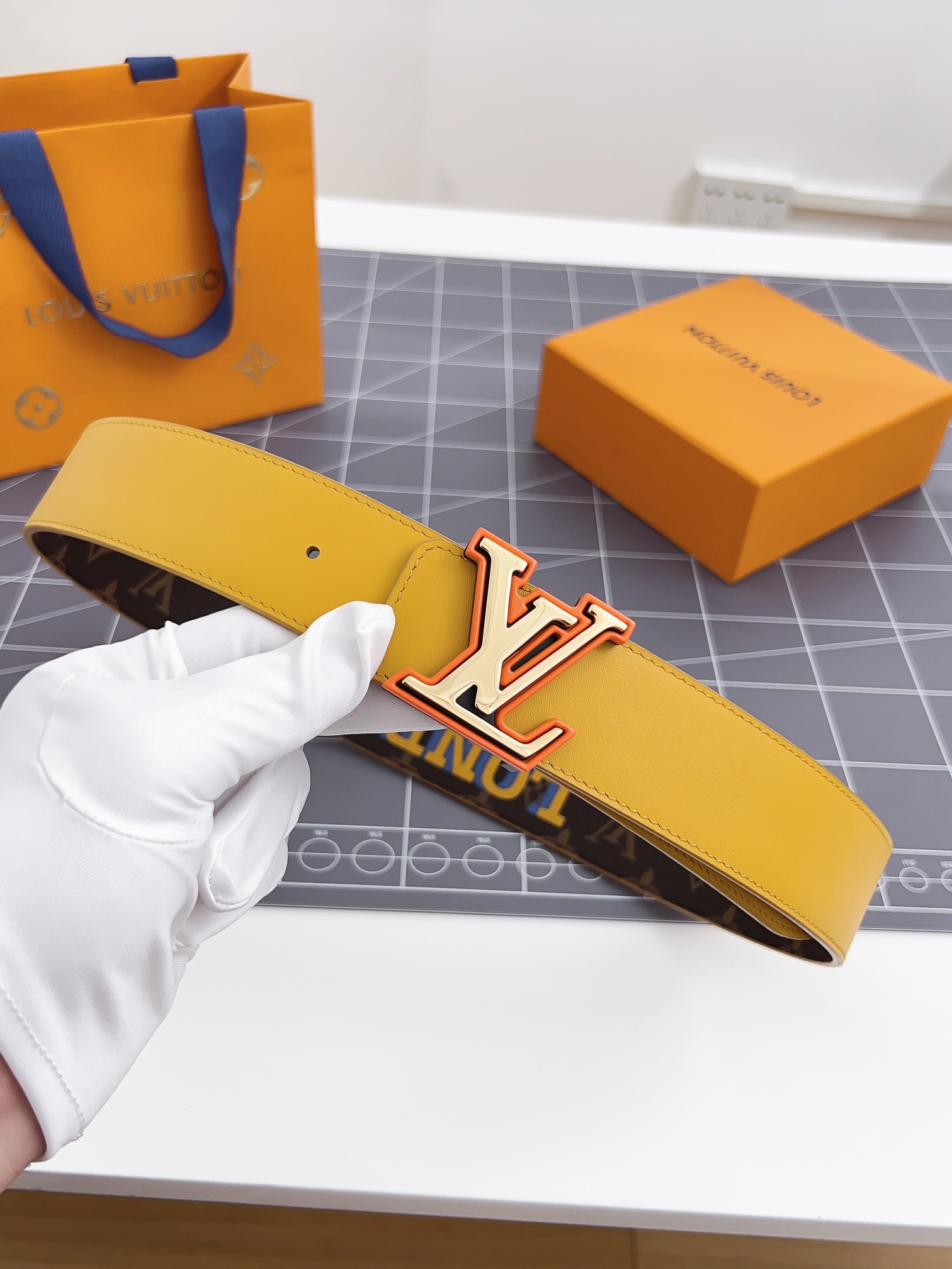 replica Louis vuitton Classic New Belt 2737