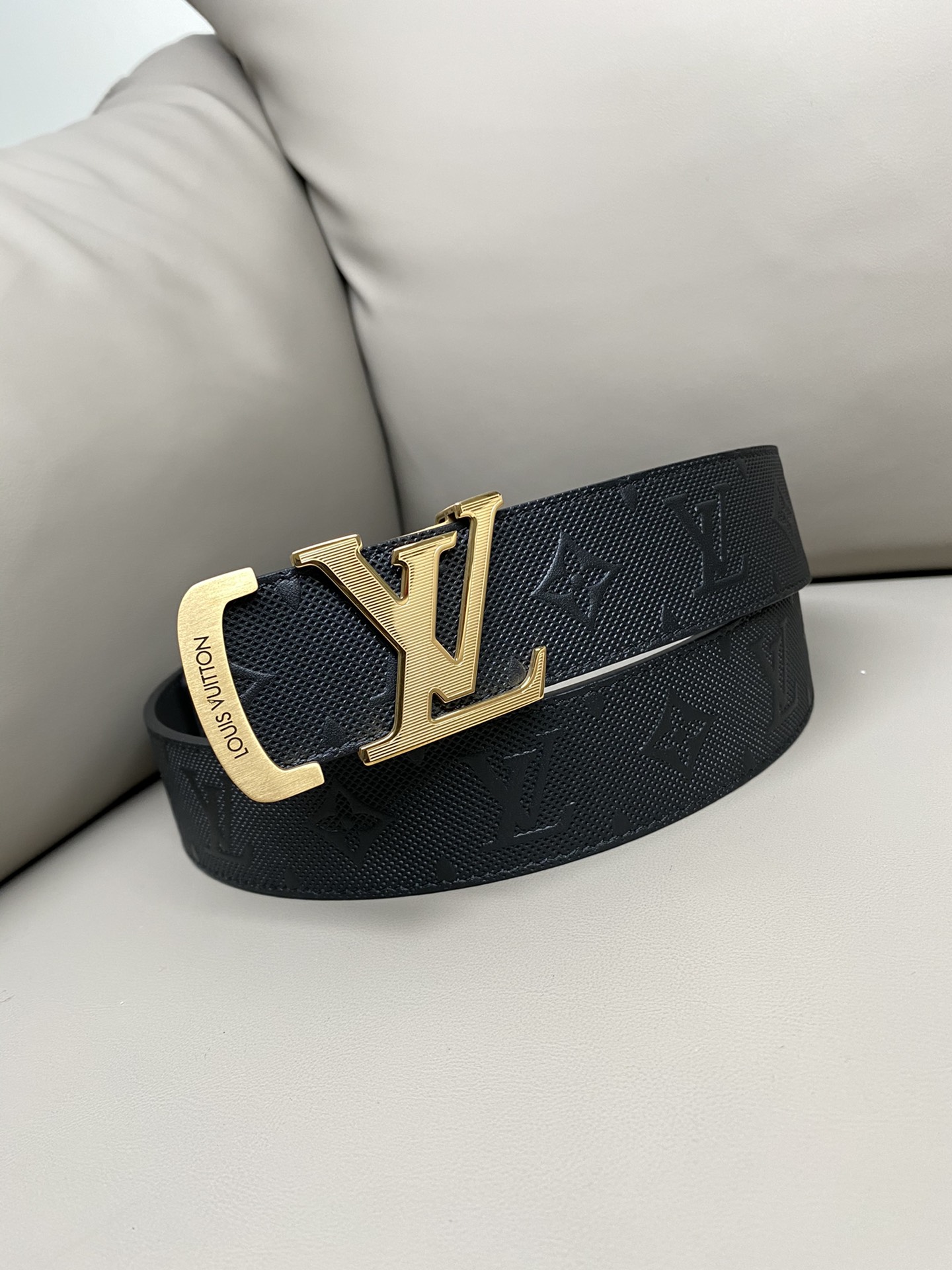 replica Louis vuitton Classic New Belt 2888