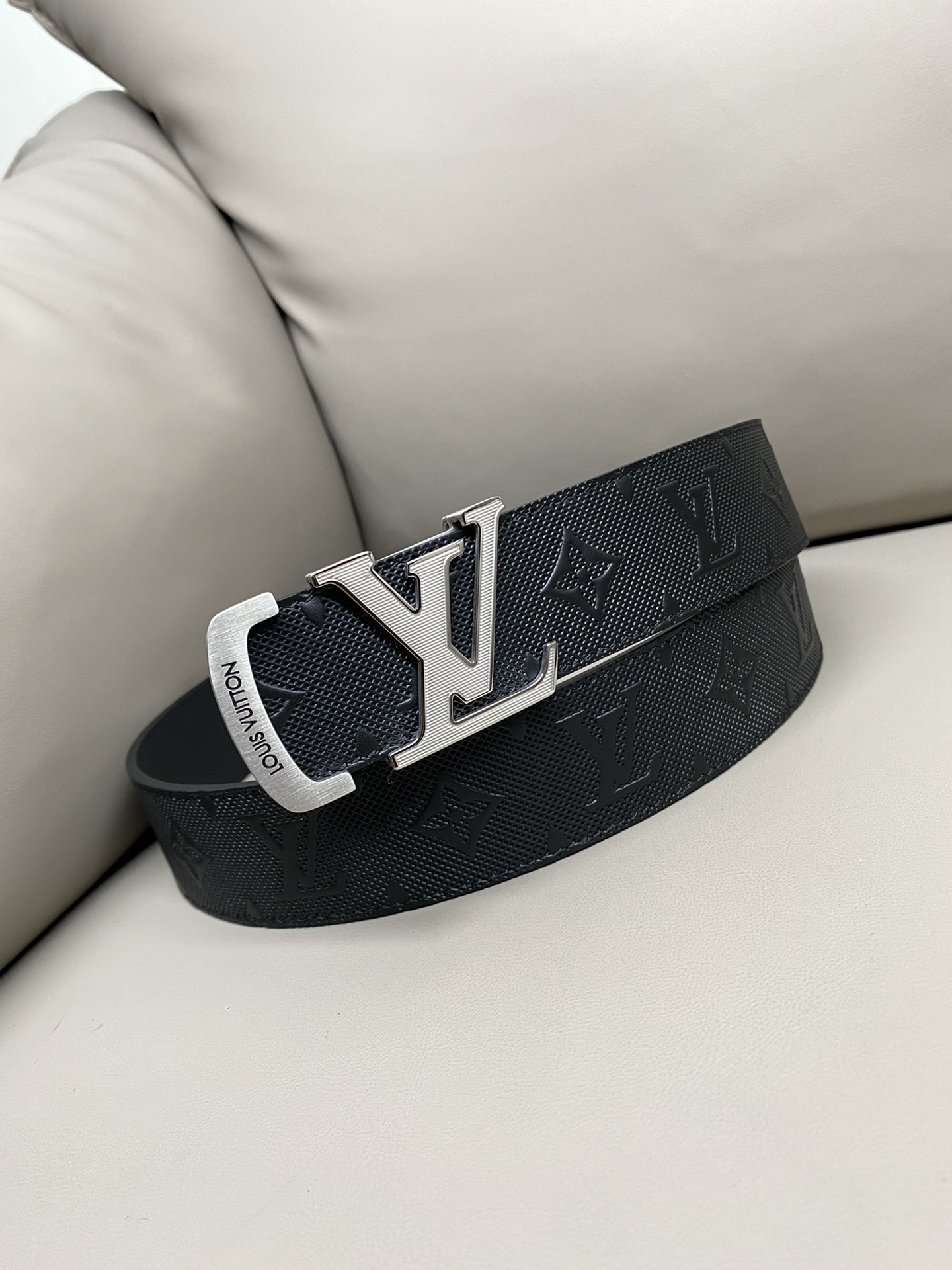 replica Louis vuitton Classic New Belt 2889