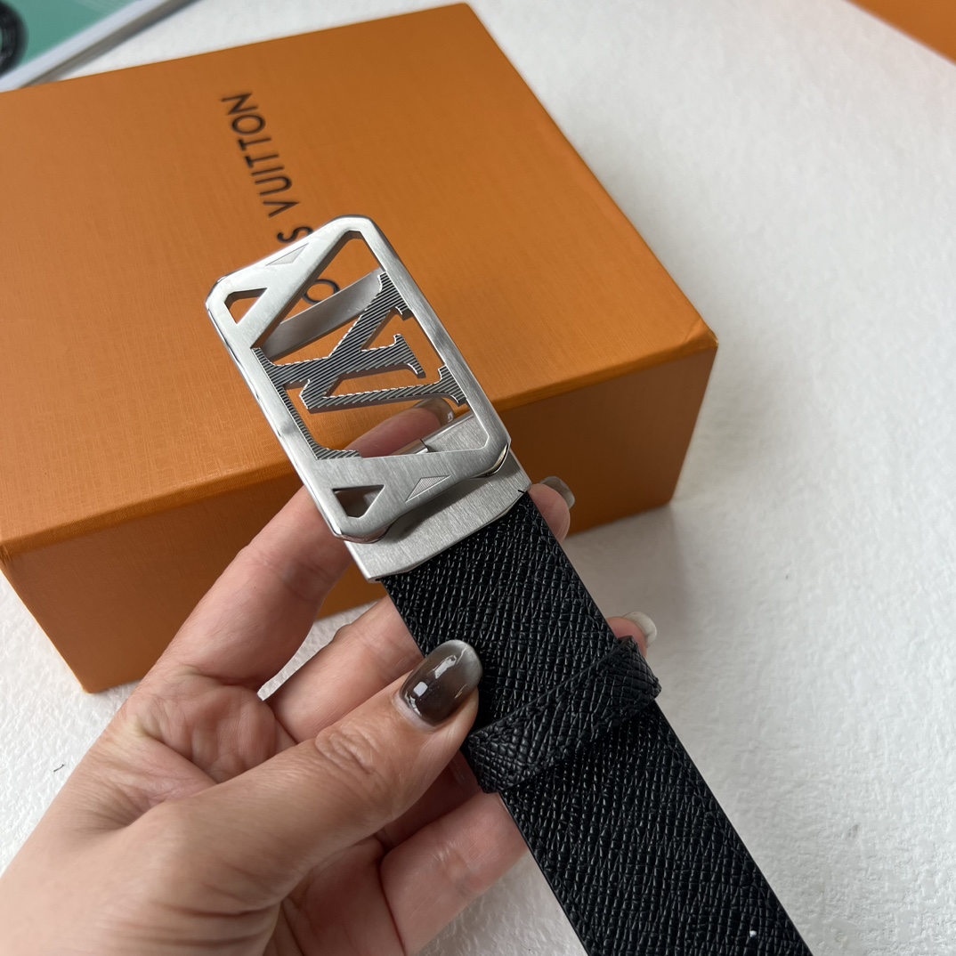 replica Louis vuitton Classic New Belt 3052