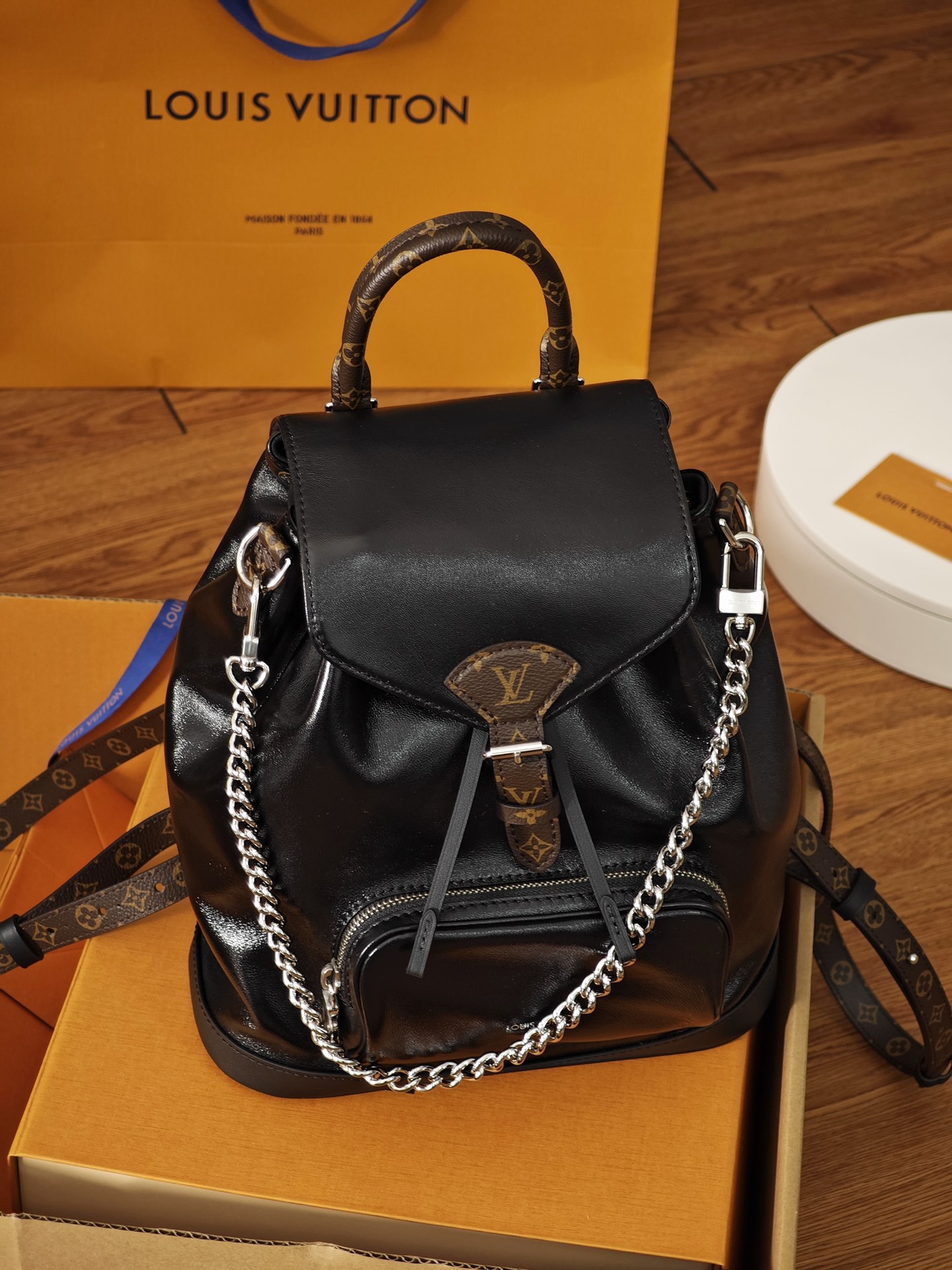 Louis Vuitton Montsouris Vibe PM